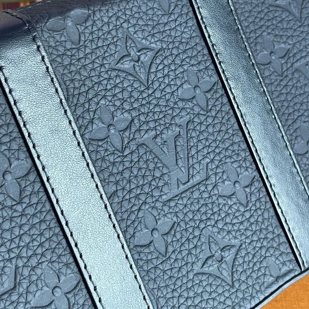 PRISTINE Louis Vuitton 2018 Taiga Bifold Wallet YV in Black Leather w/ box & bag
